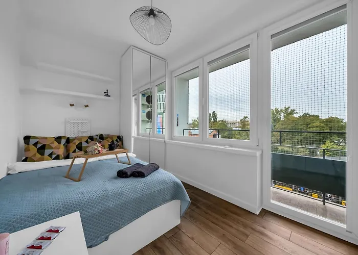 Warsaw Mokotow Apt - Balcony, Ac, Tram&Bus Nearby - By Rentujemy